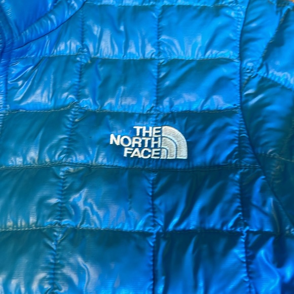 Women’s North face thermoball jacket - Picture 3 of 12